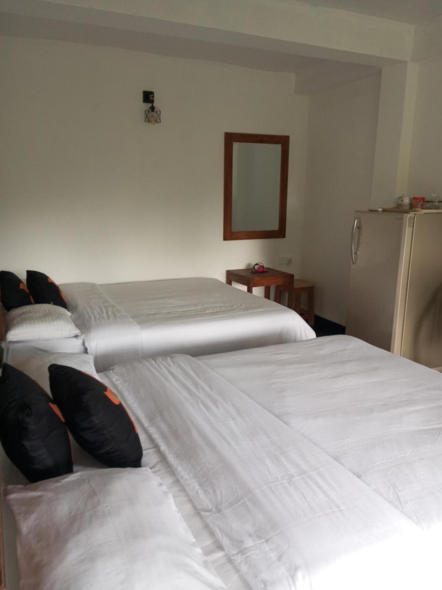 Chanidu Ella Inn Kültér fotó